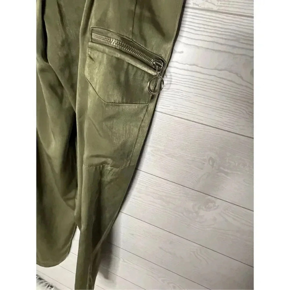 Bar III forest green paper bag pants Size Small - Picture 4 of 6
